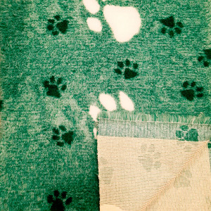 VetBed paklājs - guļvieta suņiem  ar gumijotu pamatni 100x150 cm Green Paws